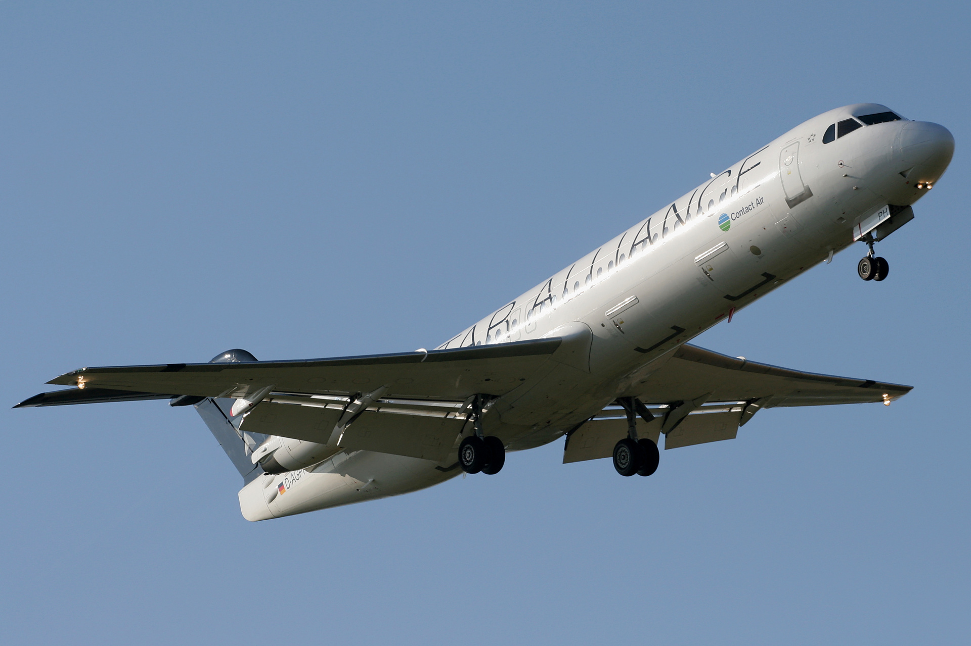 D-AGPH (malowanie Star Alliance) (Samoloty » Spotting na EPWA » Fokker 100 » Contact Air)