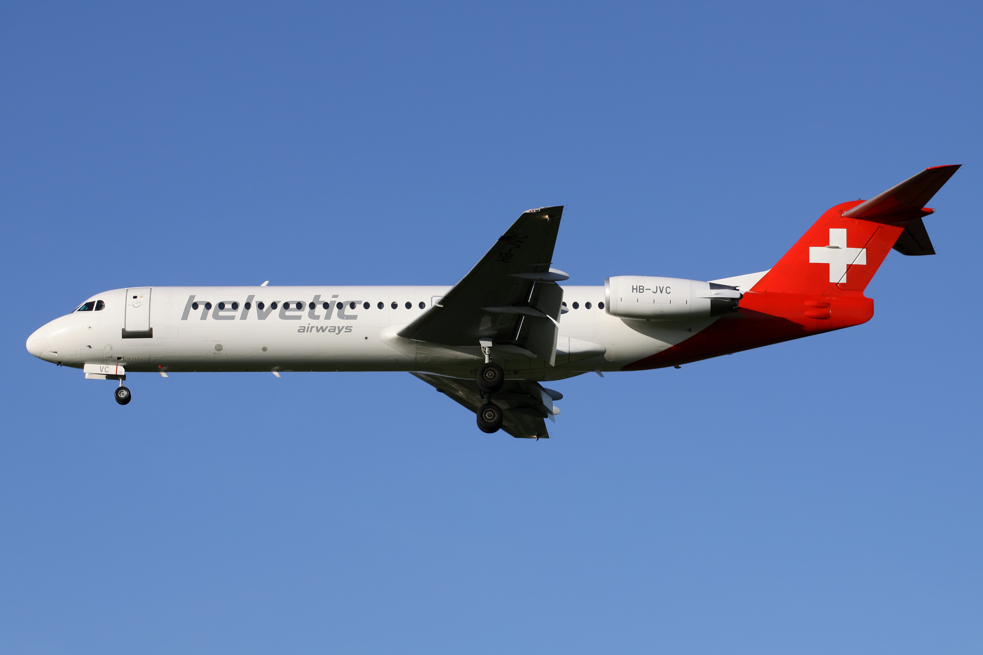 HB-JVC (Aircraft » EPWA Spotting » Fokker 100 » Helvetic Airways)