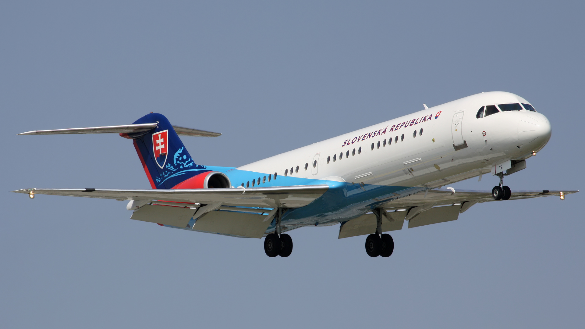 OM-BYB, Rząd Słowacji (Samoloty » Spotting na EPWA » Fokker 100)