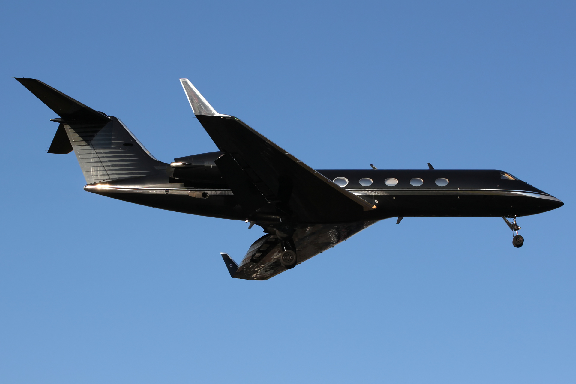 M-PBKI, Gama Aviation (Samoloty » Spotting na EPWA » Gulfstream IV)
