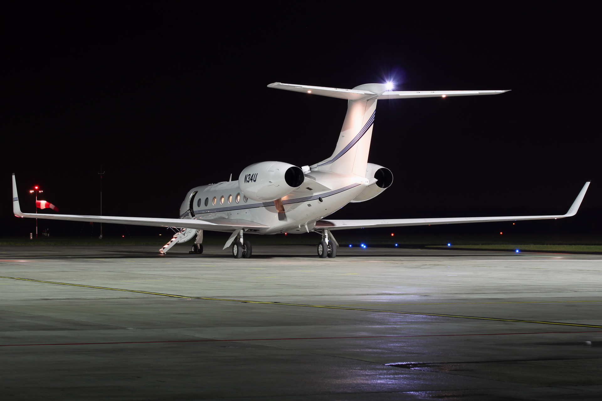 N34U, United Technologies (Samoloty » Spotting na EPWA » Gulfstream V » G550 (GV-SP))
