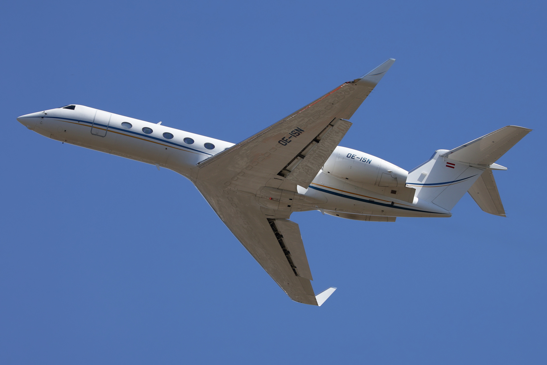 OE-ISN, Avcon Jet (Aircraft » EPWA Spotting » Gulfstream V » G550 (GV-SP))