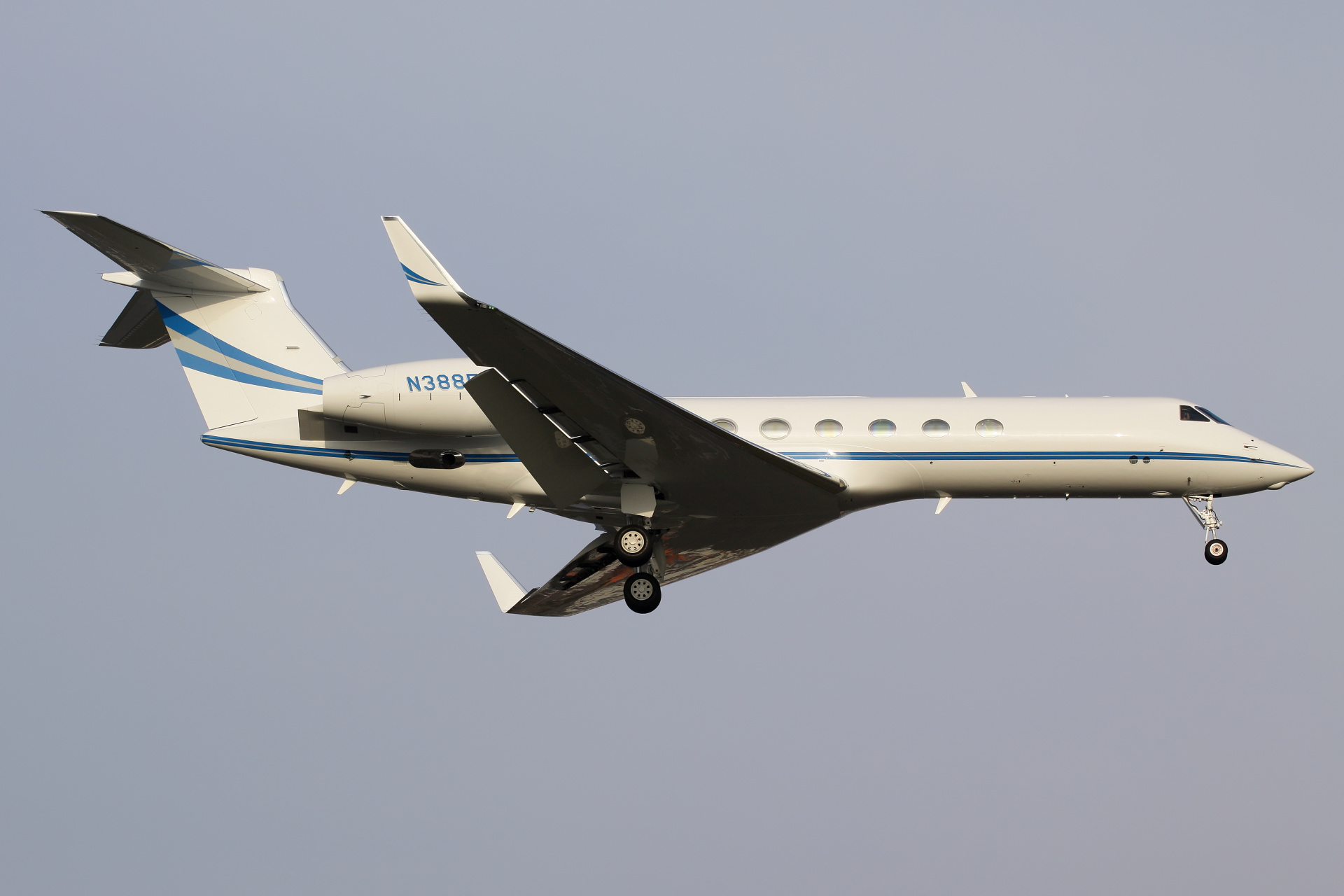 N388FT, prywatny (Samoloty » Spotting na EPWA » Gulfstream V)