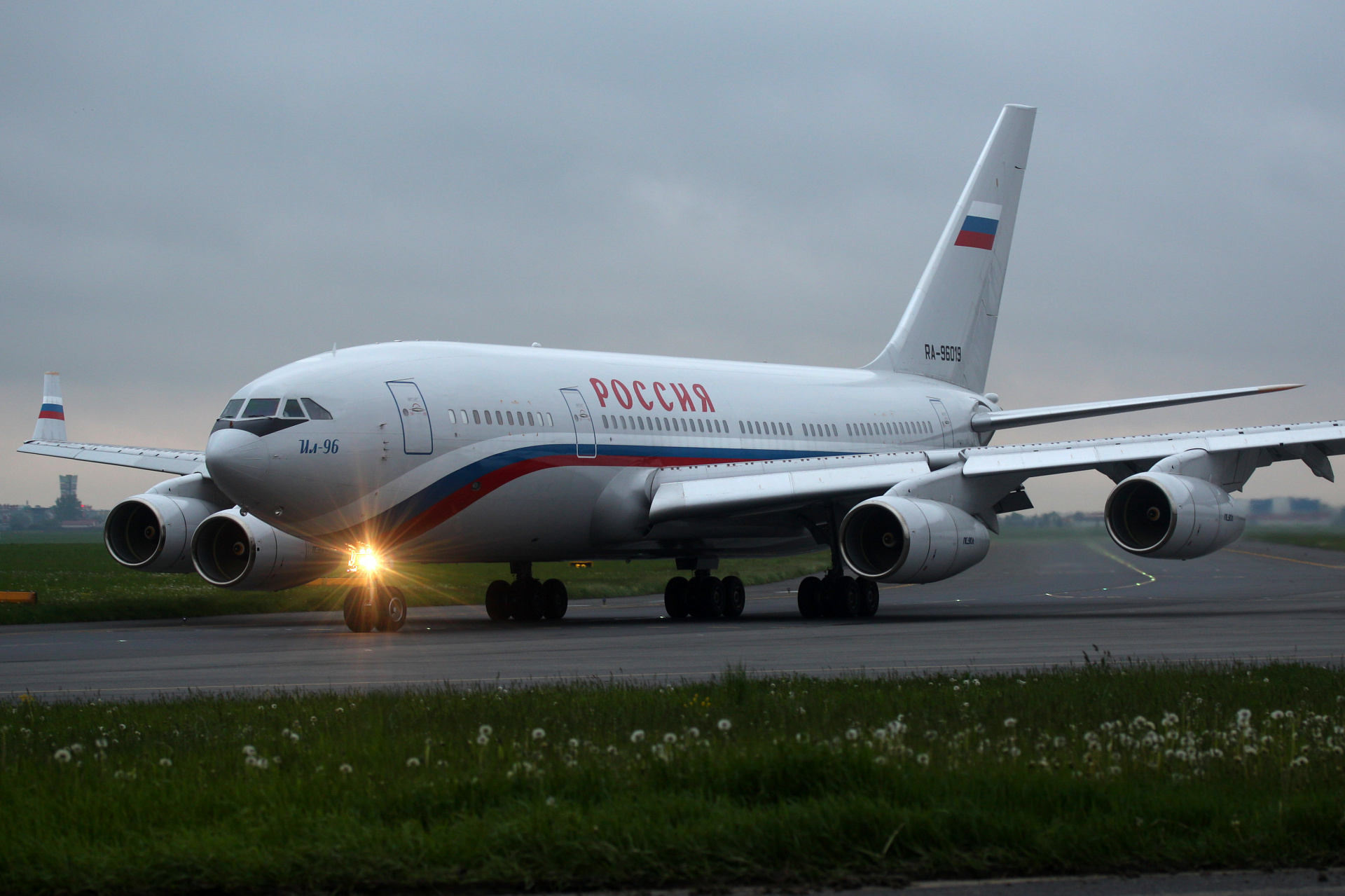RA-96019, Russia State Transport Company (Aircraft » EPWA Spotting » Ilyushin Il-96)