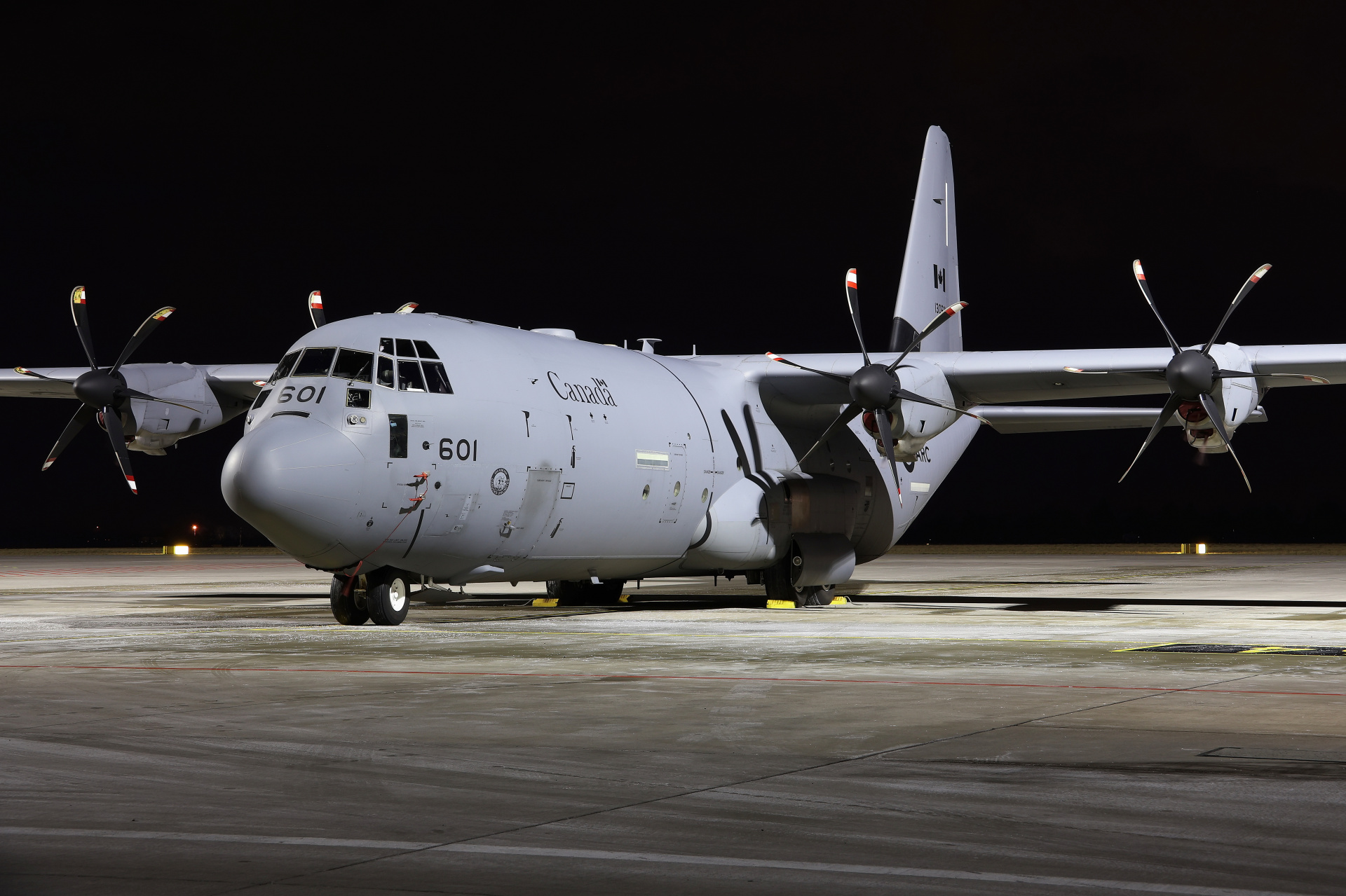 CC-130J  Super Hercules, 130601, Królewskie Kanadyjskie Siły Lotnicze (Samoloty » Spotting na EPWA » Lockheed C-130 Hercules)