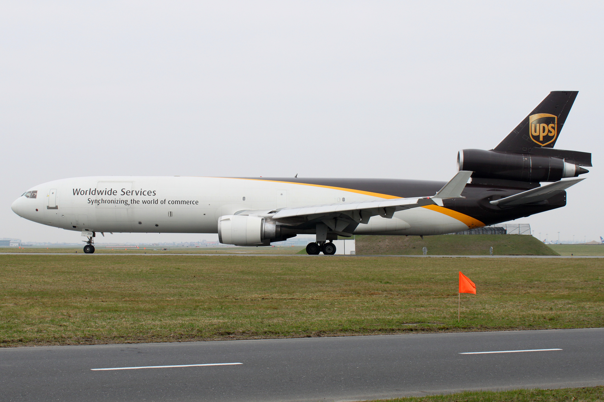 N258UP, United Parcel Service (UPS) Airlines (Aircraft » EPWA Spotting » McDonnell Douglas MD-11F)