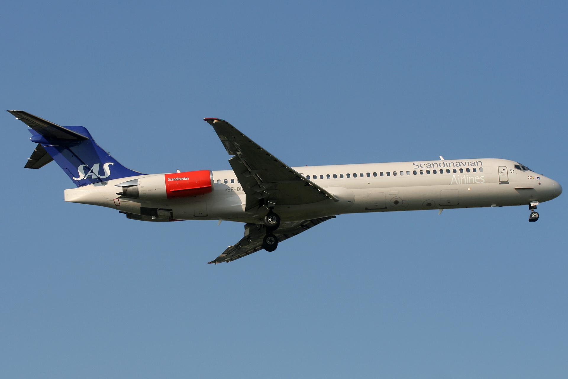 SE-DIU, SAS Scandinavian Airlines (Samoloty » Spotting na EPWA » McDonnell Douglas MD-87)