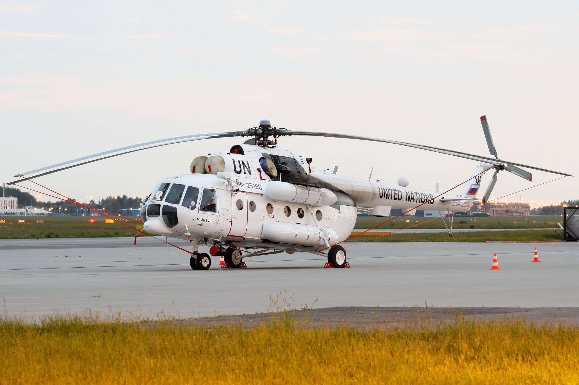 Mi-8MTV-1, RA-25186, Organizacja Narodów Zjednoczonych (Samoloty » Spotting na EPWA » Mil Mi-8)