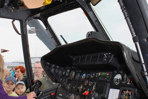 W-3A, 0915, Polish Air Force - cockpit