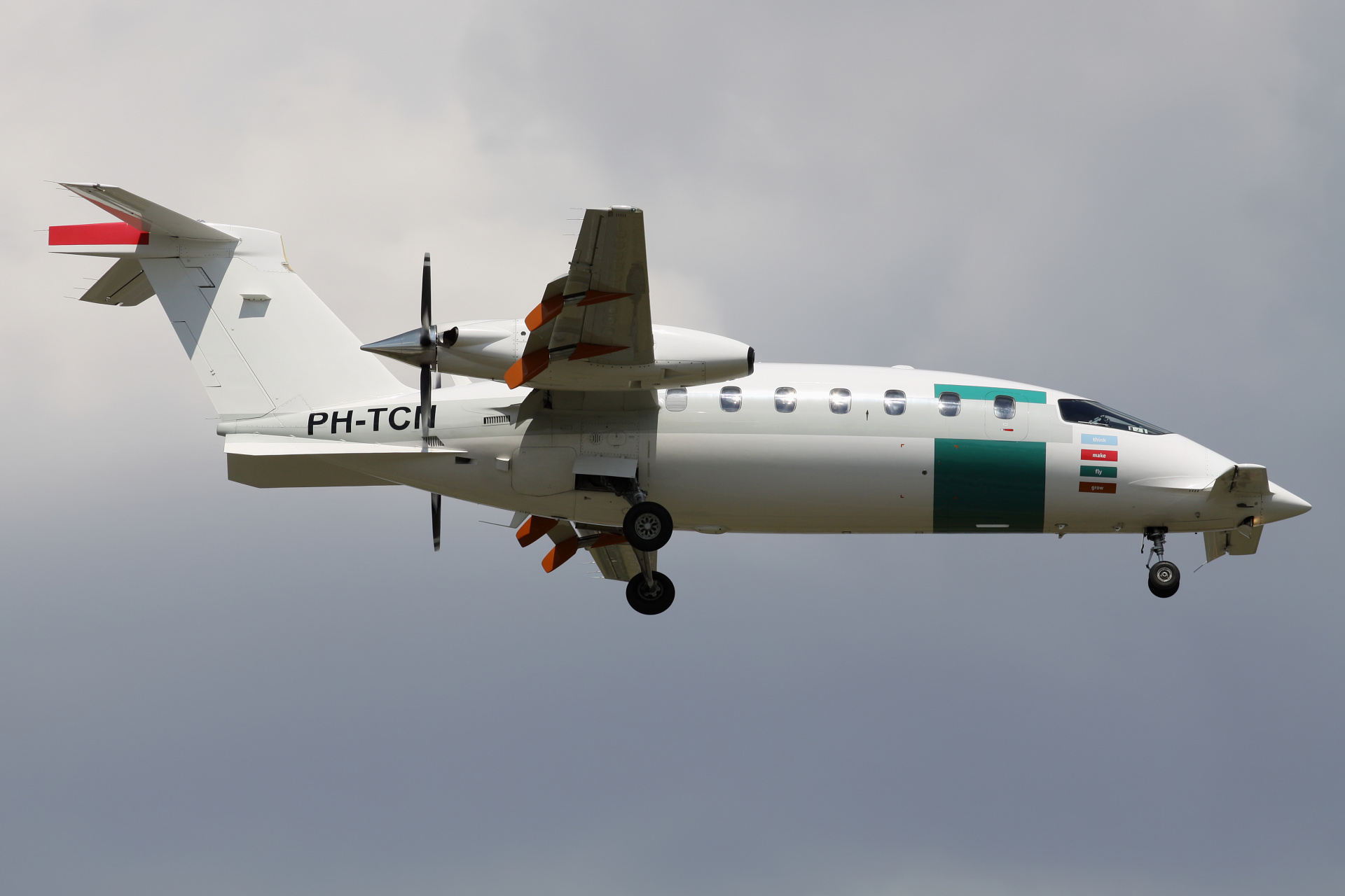 PH-TCN, JetNetherlands (Aircraft » EPWA Spotting » Piaggio P.180 Avanti)