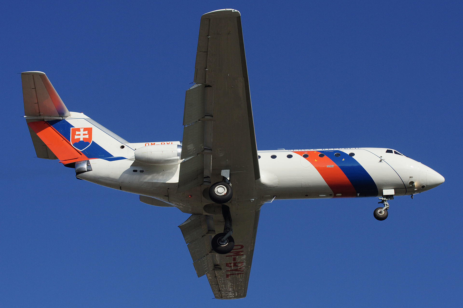 OM-BYL, Rząd Słowacji (Samoloty » Spotting na EPWA » Jakowlew Jak-40)