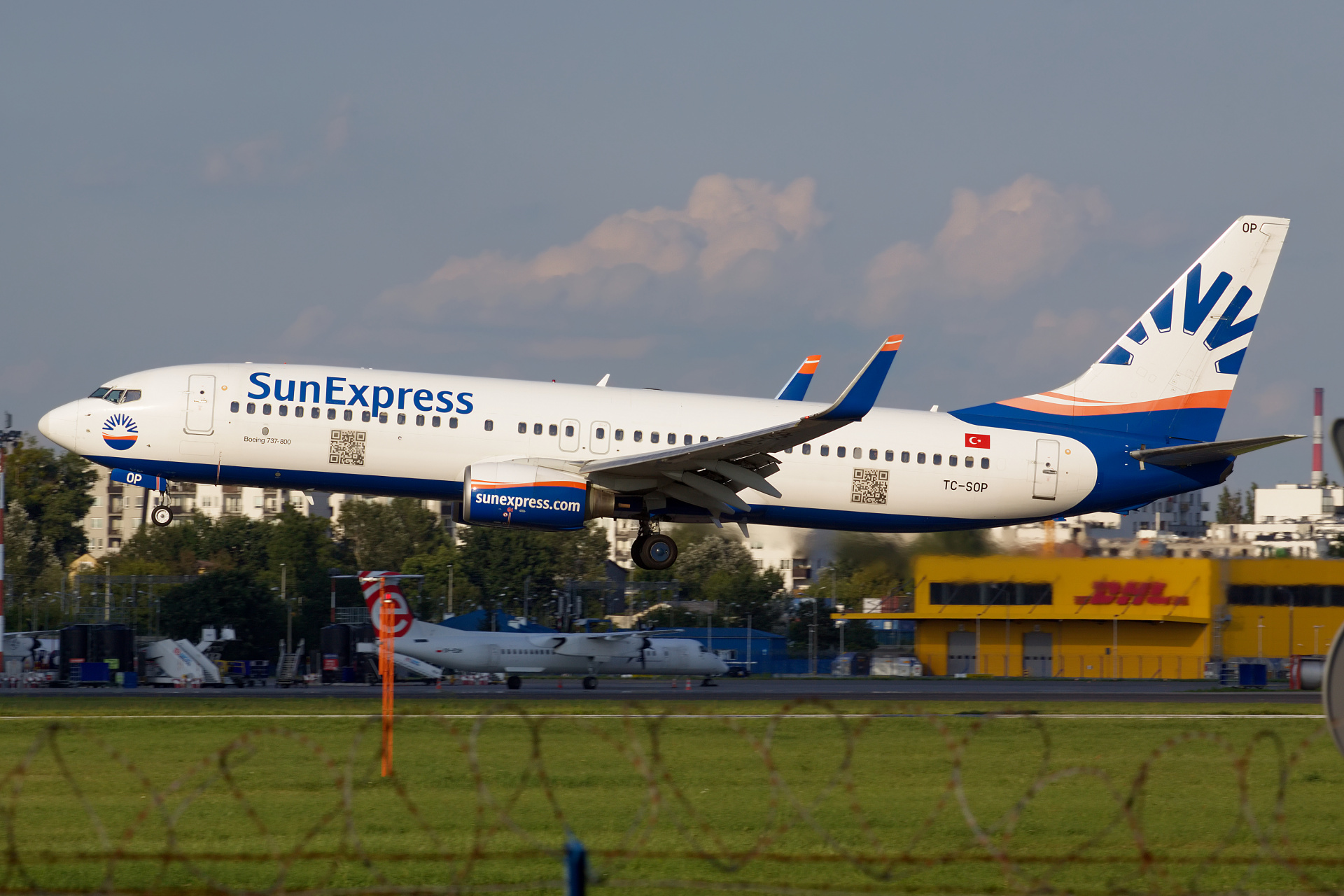 TC-SOP (Aircraft » EPWA Spotting » Boeing 737-800 » SunExpress)