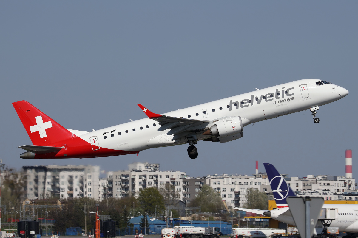 HB-JVN (Aircraft » EPWA Spotting » Embraer E190 (ERJ-190-100) » Helvetic Airways)