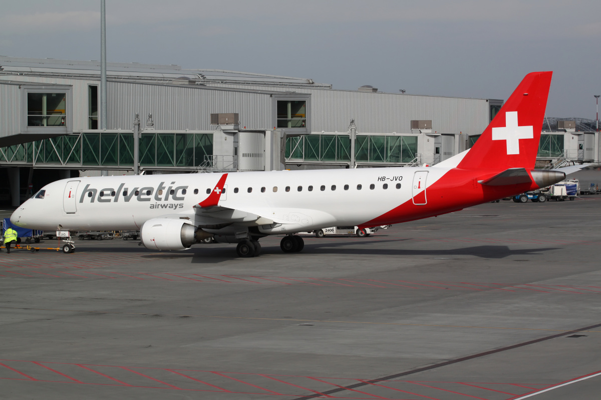 HB-JVO (Aircraft » EPWA Spotting » Embraer E190 » Helvetic Airways)