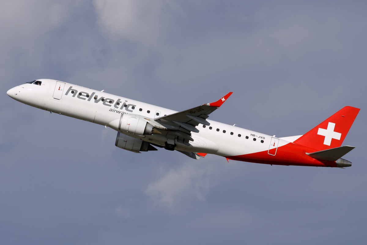 HB-JVO (Aircraft » EPWA Spotting » Embraer E190 » Helvetic Airways)