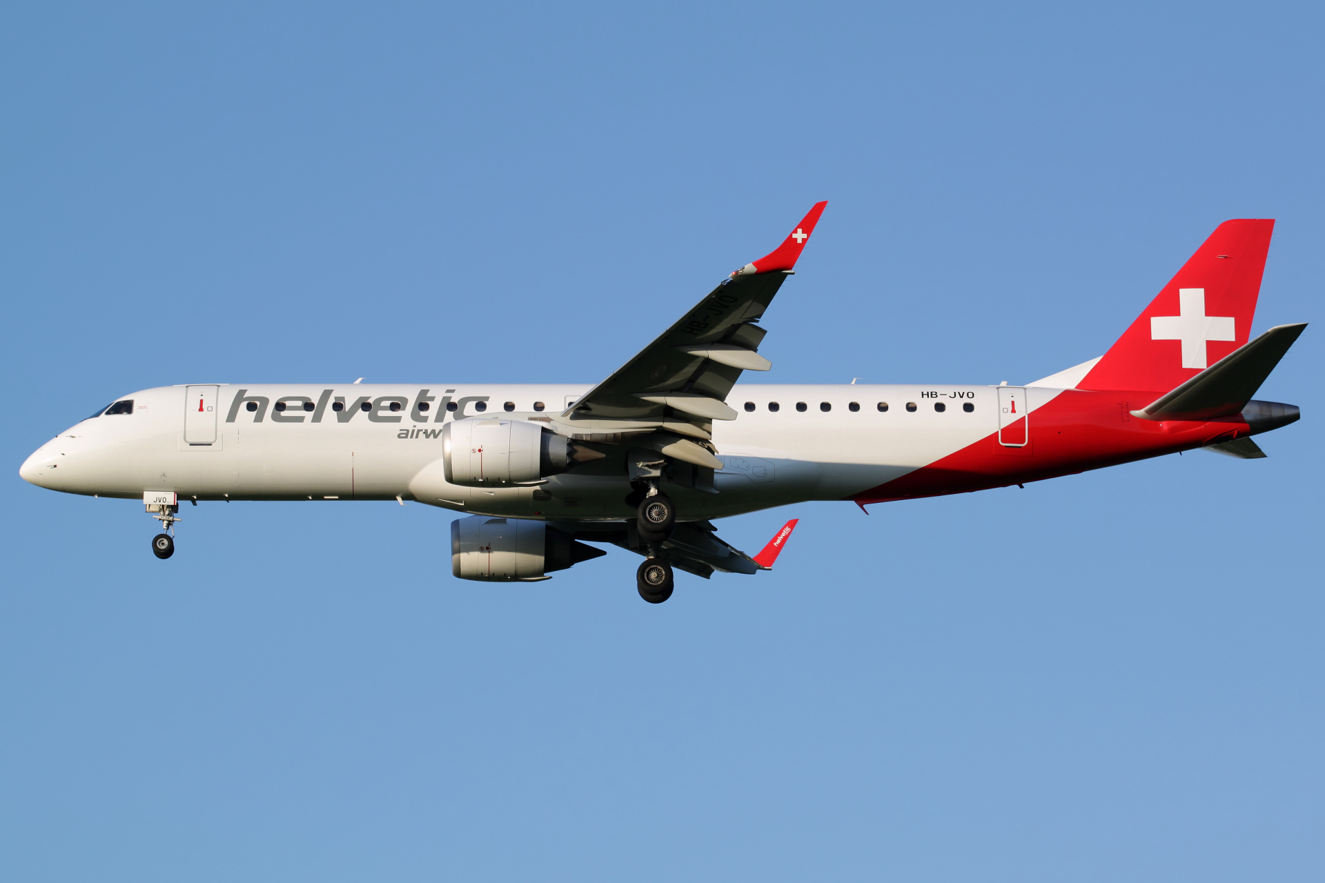 HB-JVO (Aircraft » EPWA Spotting » Embraer E190 » Helvetic Airways)