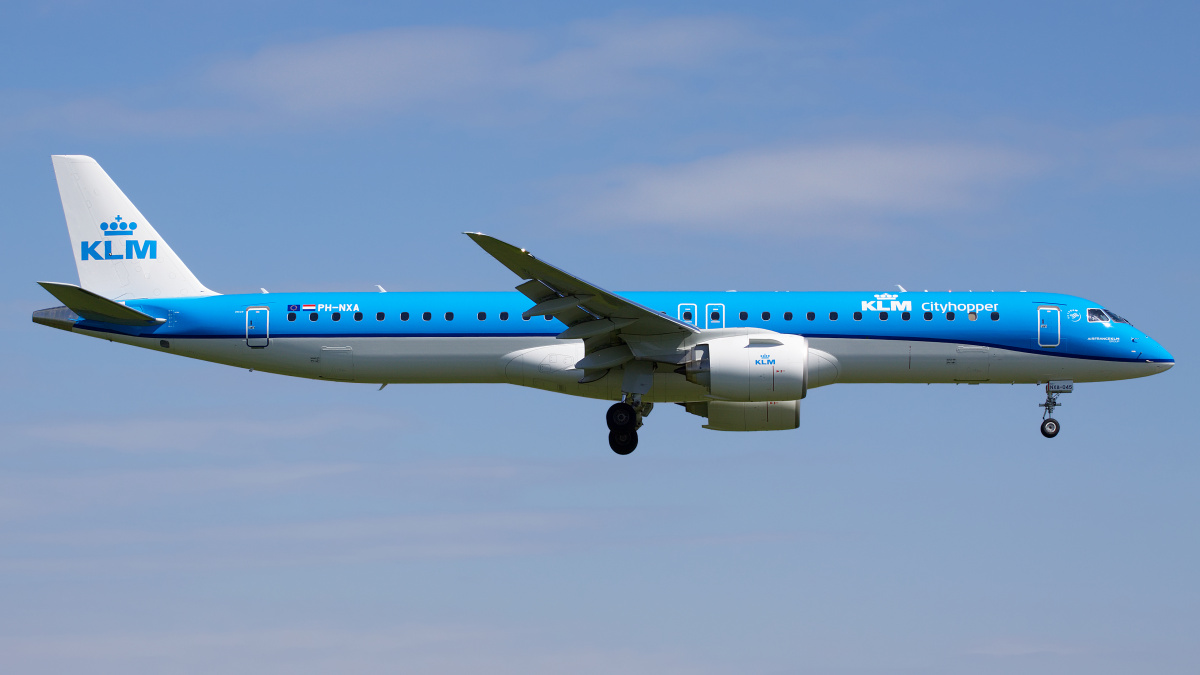 PH-NXA (Aircraft » EPWA Spotting » Embraer E195-E2 (E190-400) » KLM Cityhopper)