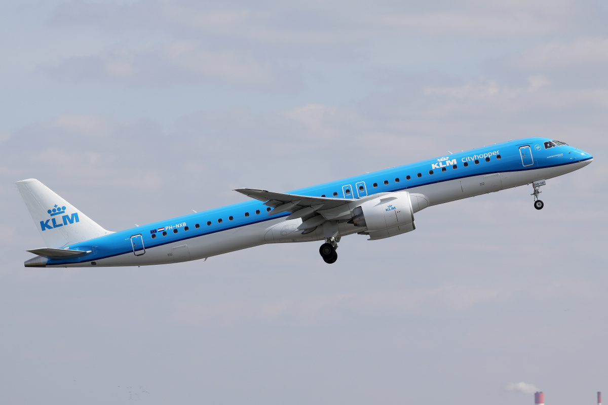 PH-NXB (Samoloty » Spotting na EPWA » Embraer E195-E2 » KLM Cityhopper)