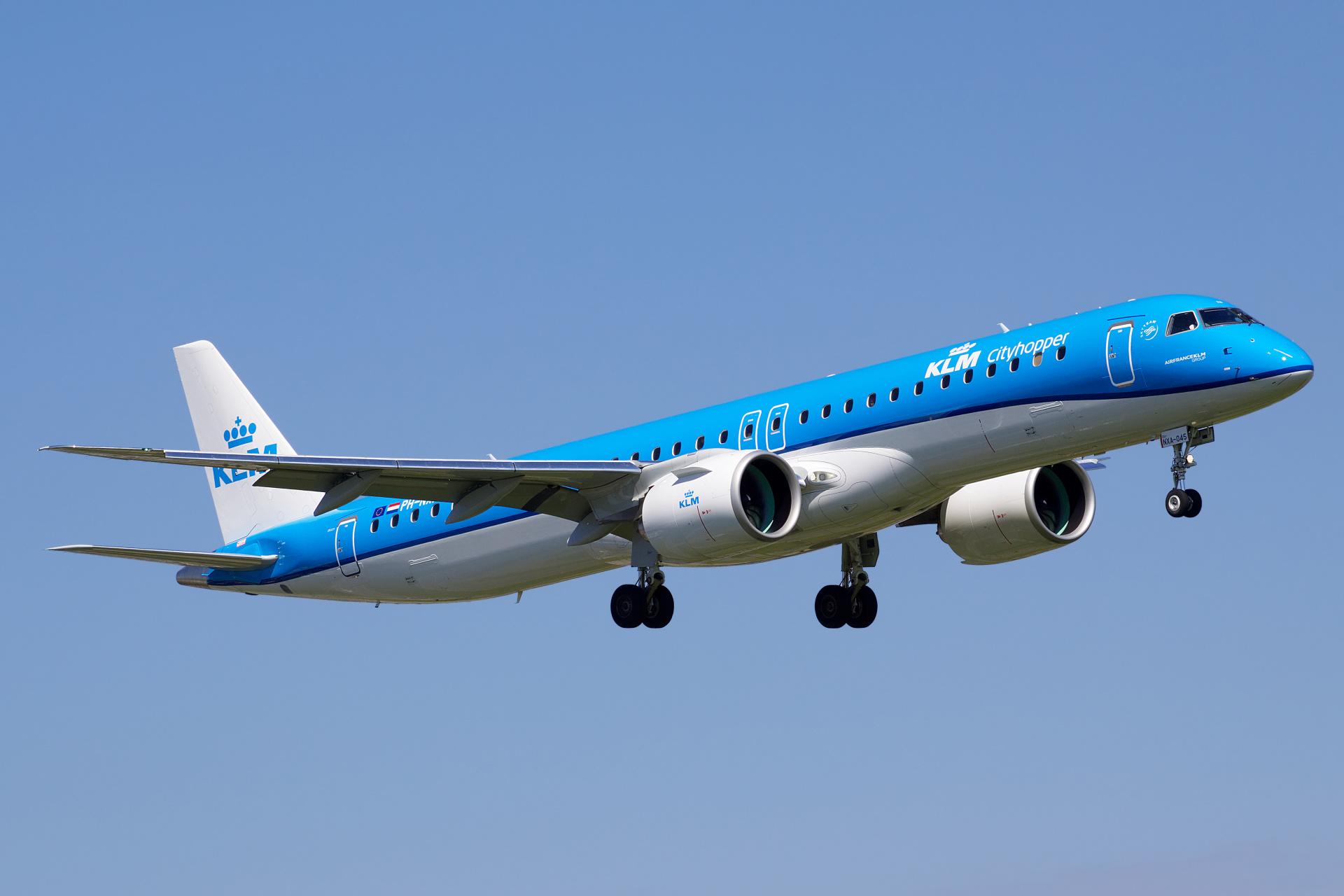 PH-NXA (Samoloty » Spotting na EPWA » Embraer E195-E2 » KLM Cityhopper)