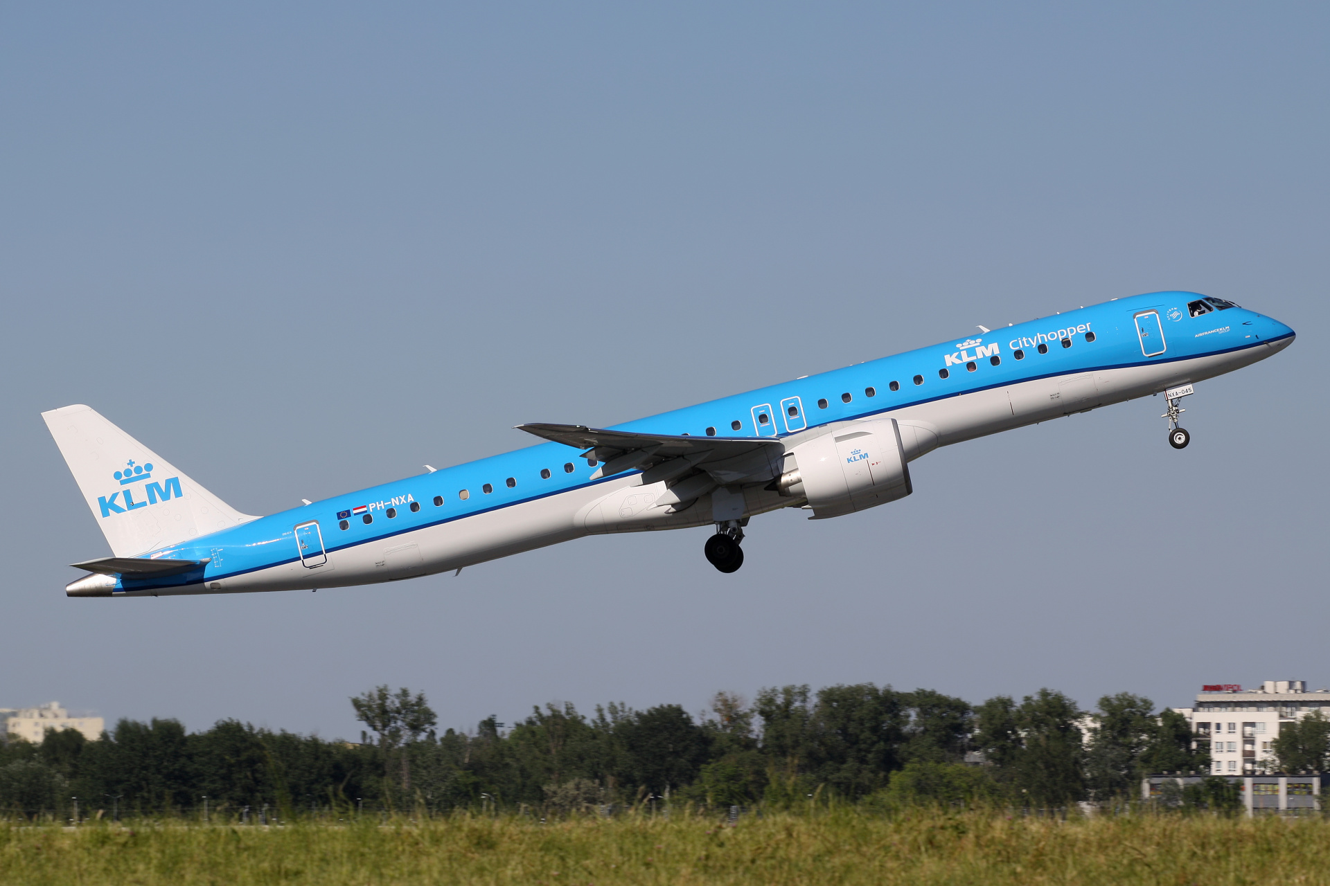PH-NXA (Samoloty » Spotting na EPWA » Embraer E195-E2 » KLM Cityhopper)