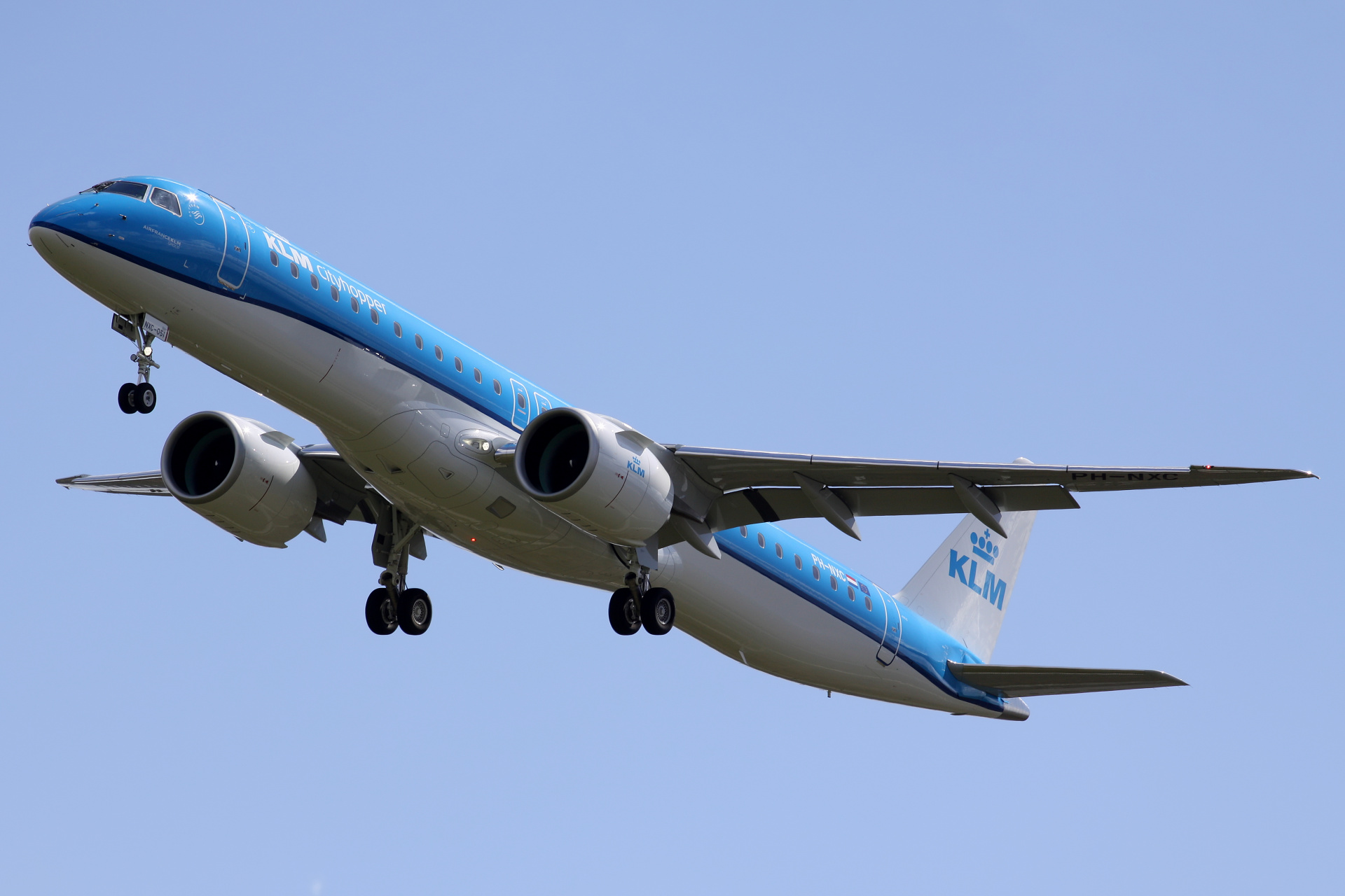 PH-NXC (Aircraft » EPWA Spotting » Embraer E195-E2 » KLM Cityhopper)