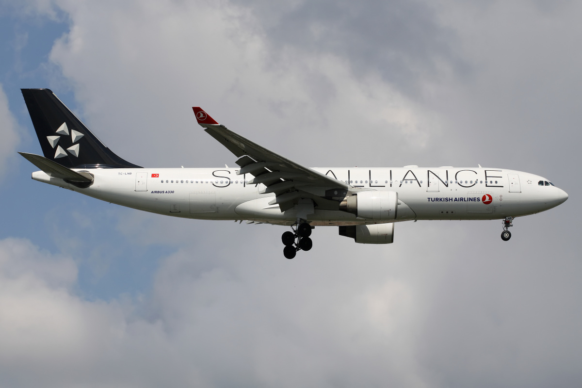 TC-LNB (malowanie Star Alliance)