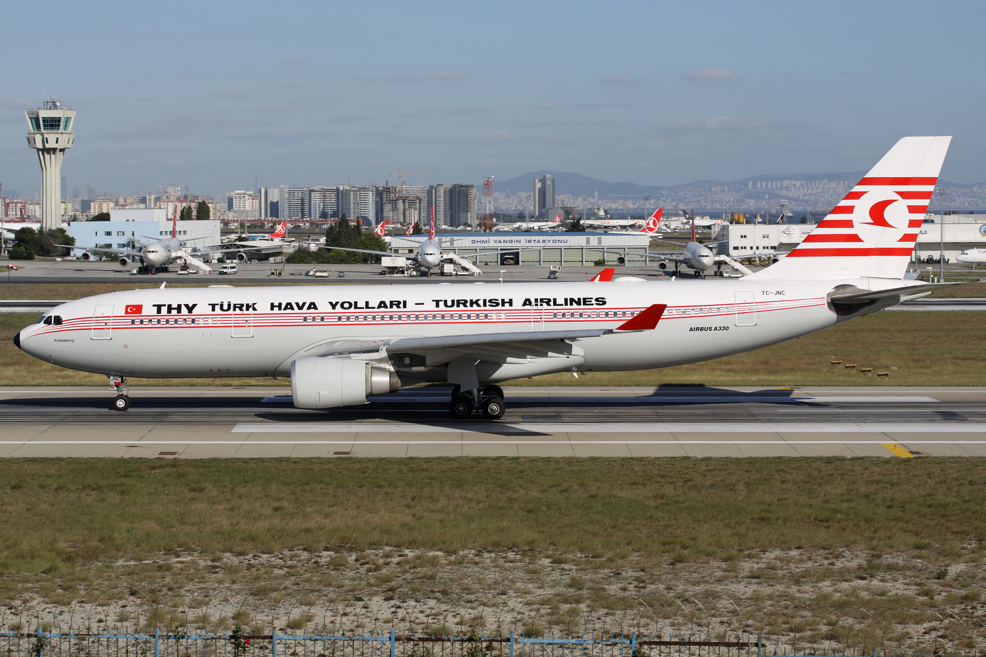 TC-JNC (malowanie retro) (Samoloty » Port Lotniczy im. Atatürka w Stambule » Airbus A330-200 » THY Turkish Airlines)