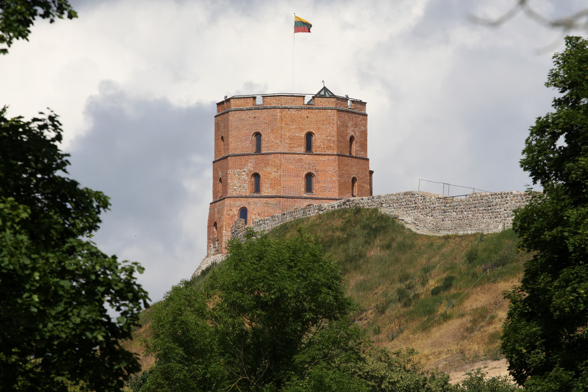 Baszta Giedymina z brzegu Wilejki