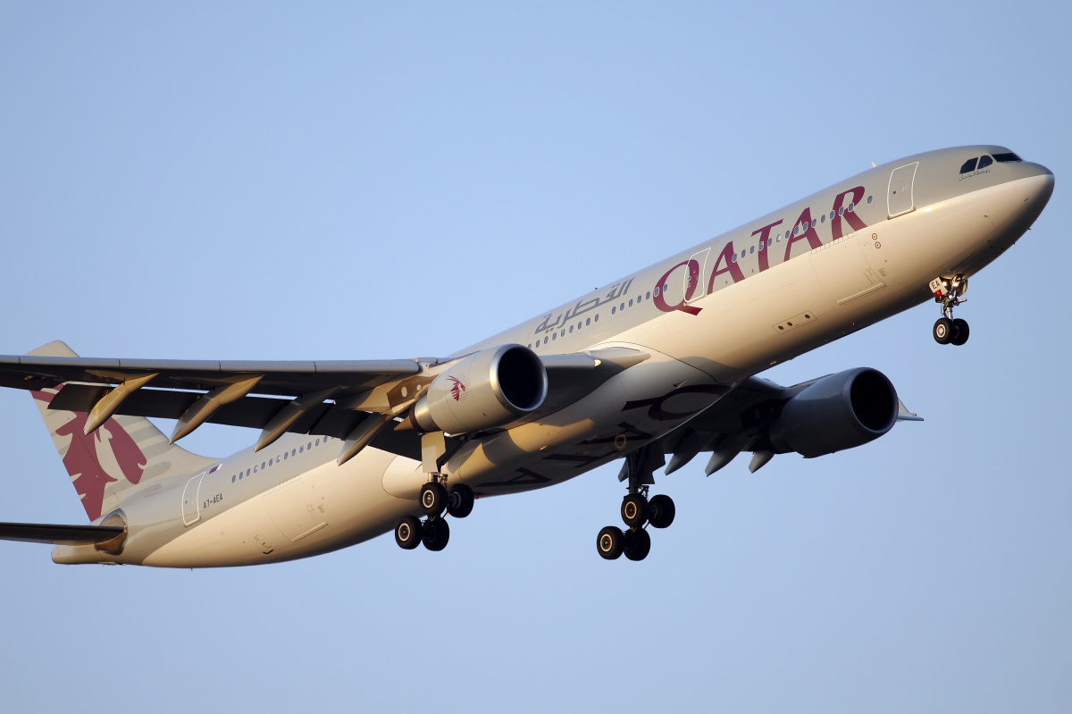 A7-AEA (Aircraft » EPWA Spotting » Airbus A330-300 » Qatar Airways)