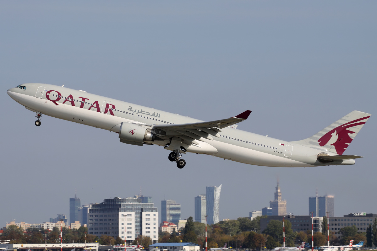 A7-AEM, Qatar Airways (Samoloty » Spotting na EPWA » Airbus A330-300 » Qatar Airways)