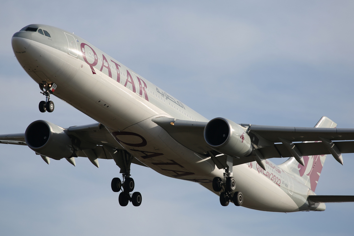 A7-AEN (malowanie FIFA World Cup Qatar 2022) (Samoloty » Spotting na EPWA » Airbus A330-300 » Qatar Airways)
