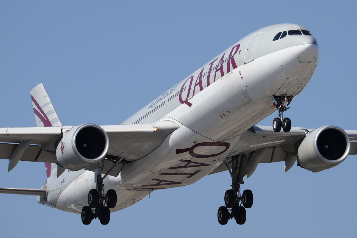 A7-AEO (Aircraft » EPWA Spotting » Airbus A330-300 » Qatar Airways)