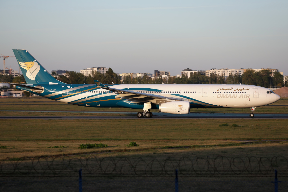 A7-AEP (Oman Air livery)