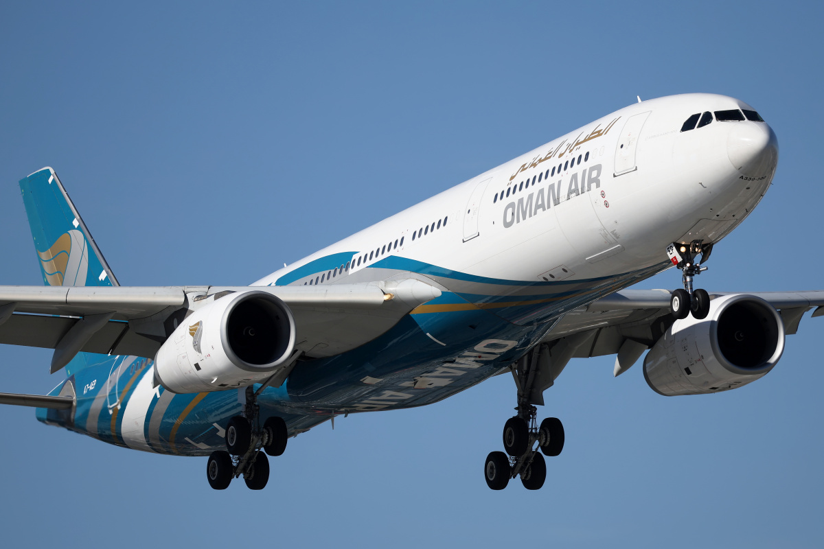 A7-AEP (Oman Air livery)