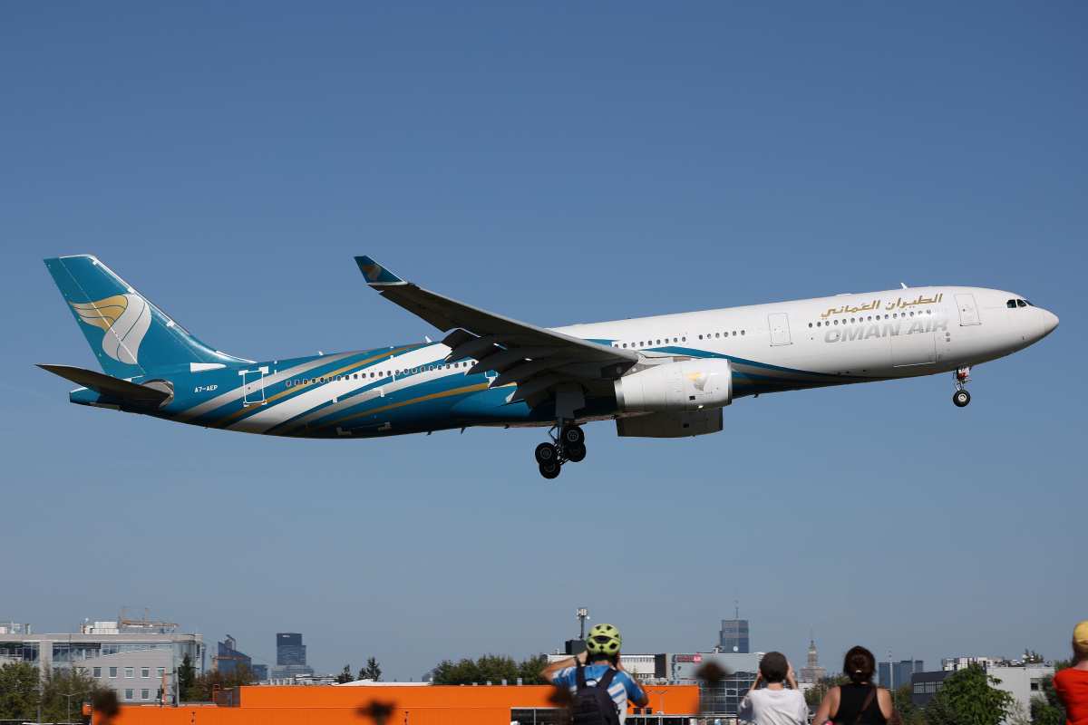 A7-AEP (Oman Air livery)