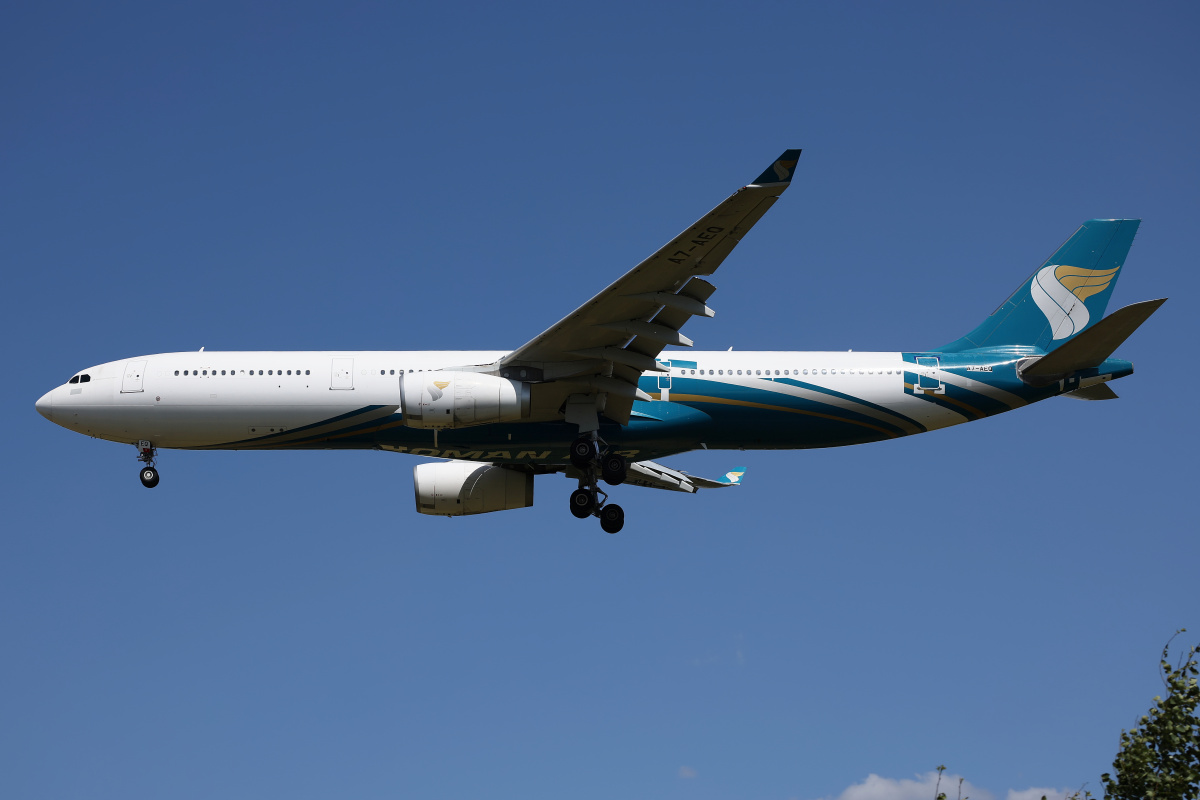 A7-AEQ (partial Oman Air livery)