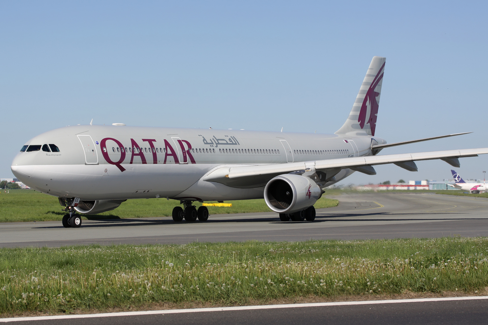 A7-AEE (Aircraft » EPWA Spotting » Airbus A330-300 » Qatar Airways)