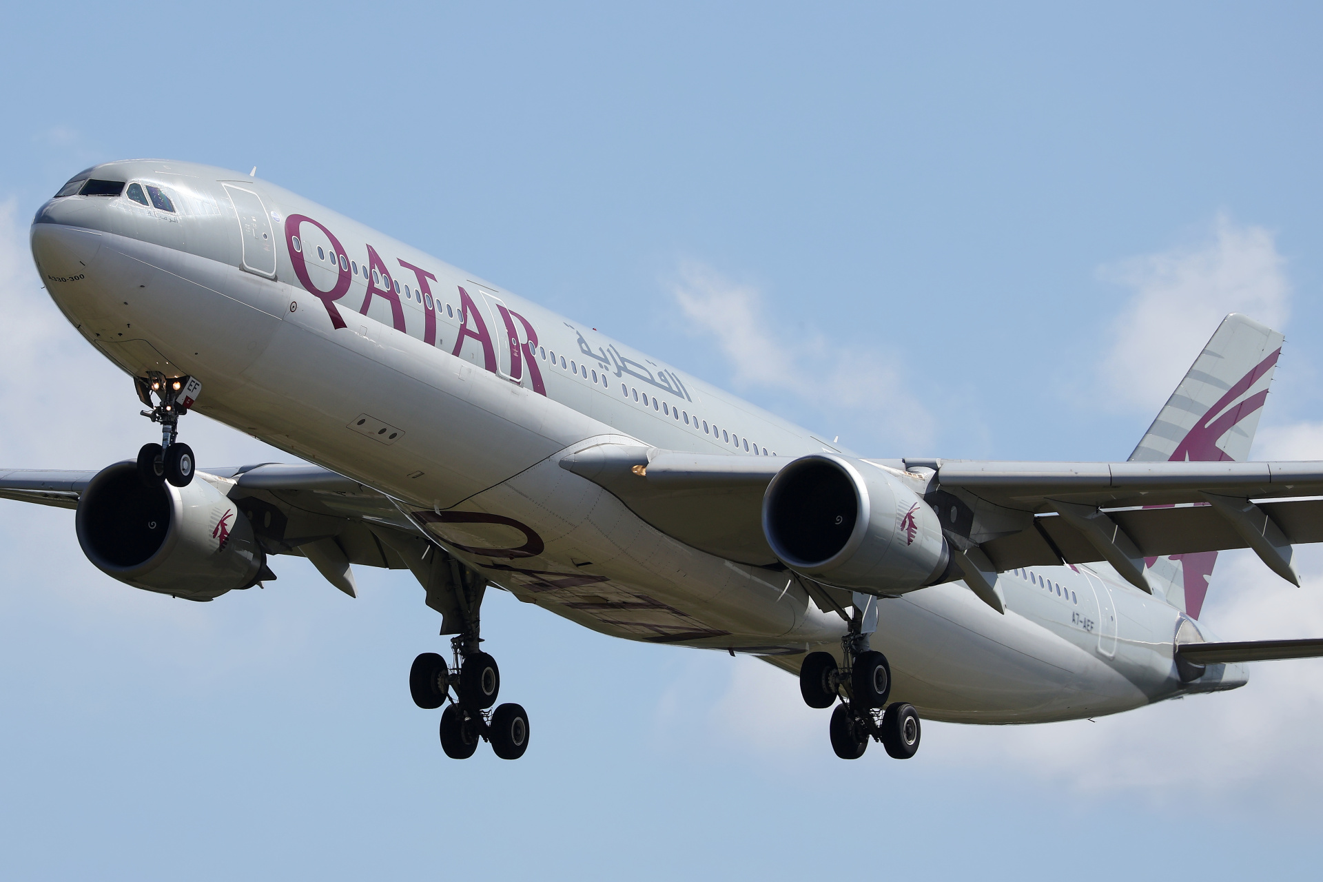 A7-AEF (Aircraft » EPWA Spotting » Airbus A330-300 » Qatar Airways)