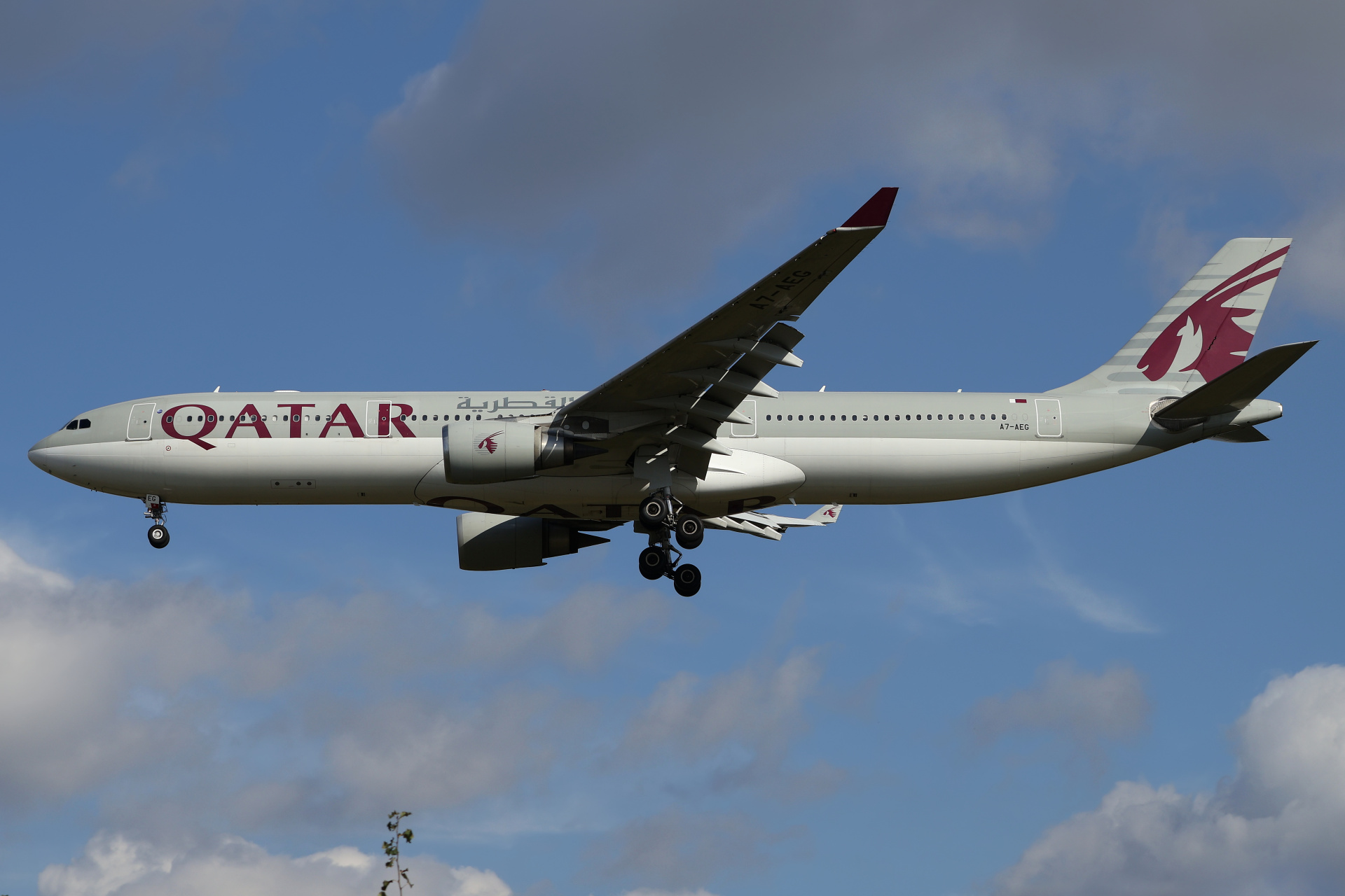 A7-AEG (Aircraft » EPWA Spotting » Airbus A330-300 » Qatar Airways)