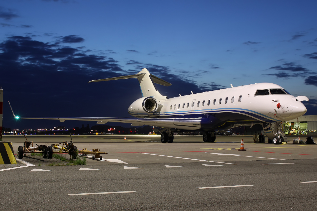 5000, N902MY, private (Aircraft » Schiphol Spotting » Bombardier BD-700 Global Express)