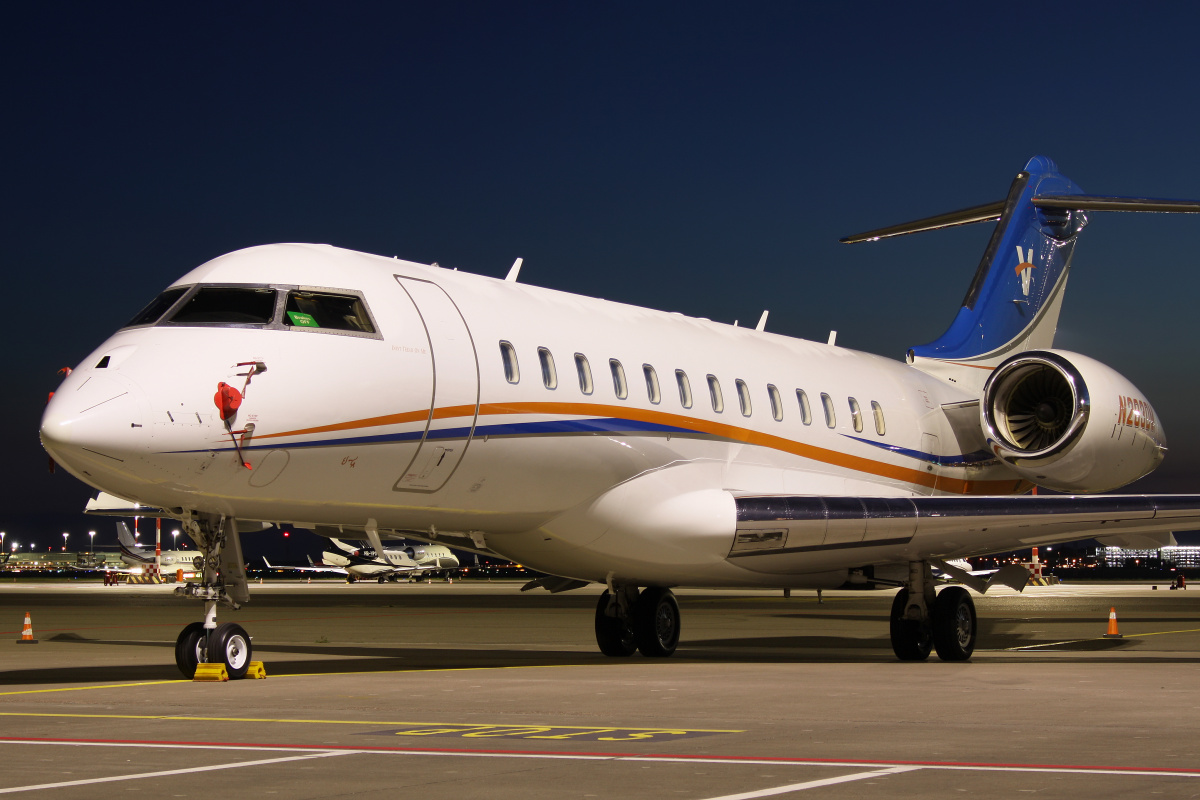 6000, N283DM, prywatny (Samoloty » Spotting na Schiphol » Bombardier BD-700 Global Express)