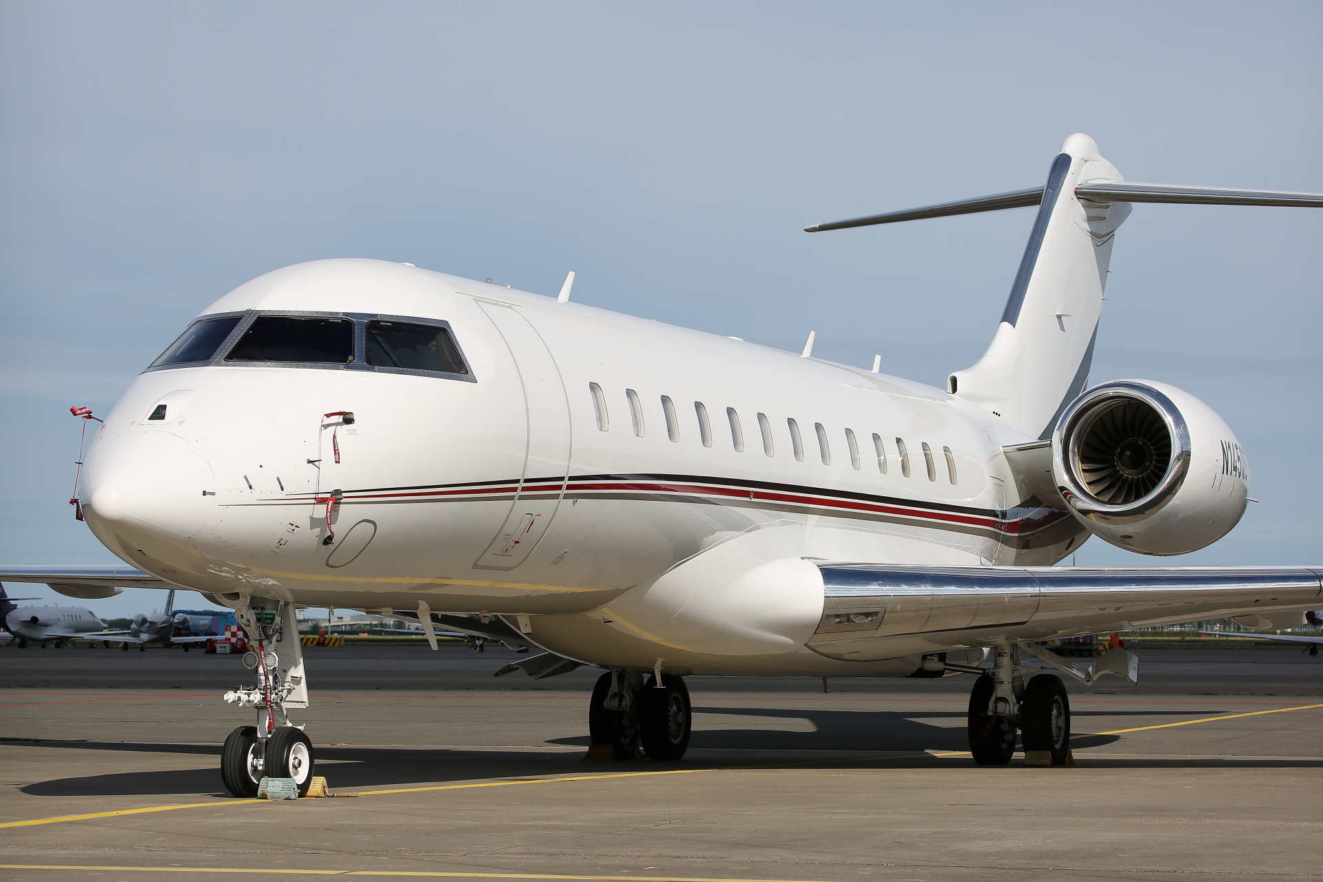 6000, N145QS, NetJets (Aircraft » Schiphol Spotting » Bombardier BD-700 Global Express)