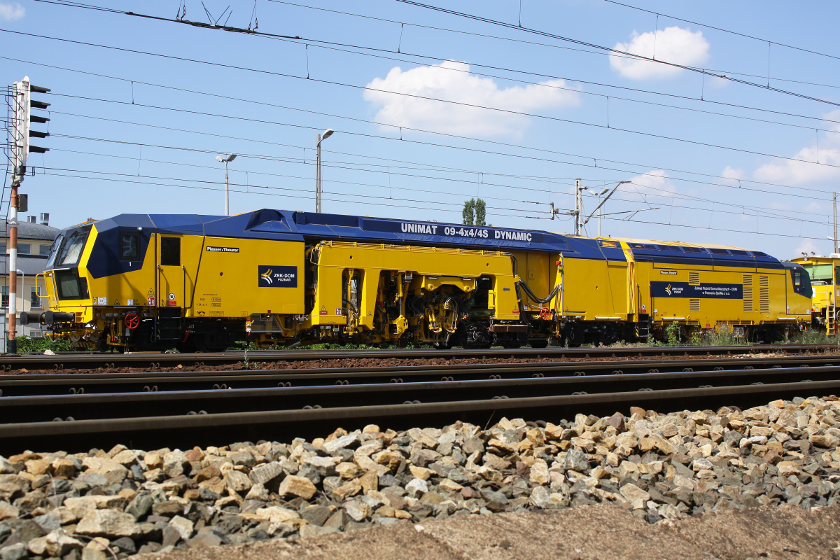 Plasser & Theurer Unimat 09-4x4/4S Dynamic E<sup>3</sup> (Vehicles » Trains and Locomotives » Maintenance)