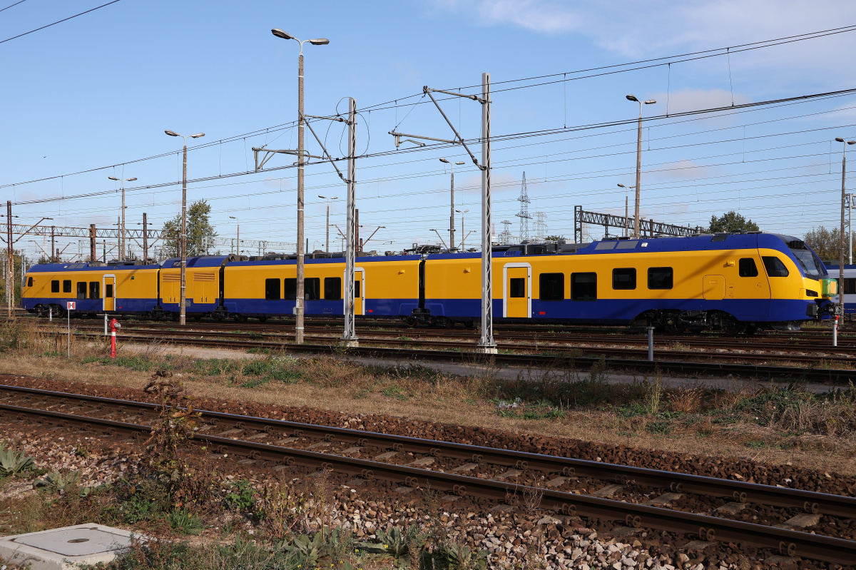 Stadler bimodal diagnostic train FLIRT L-4497 (Vehicles » Trains and Locomotives » Maintenance)