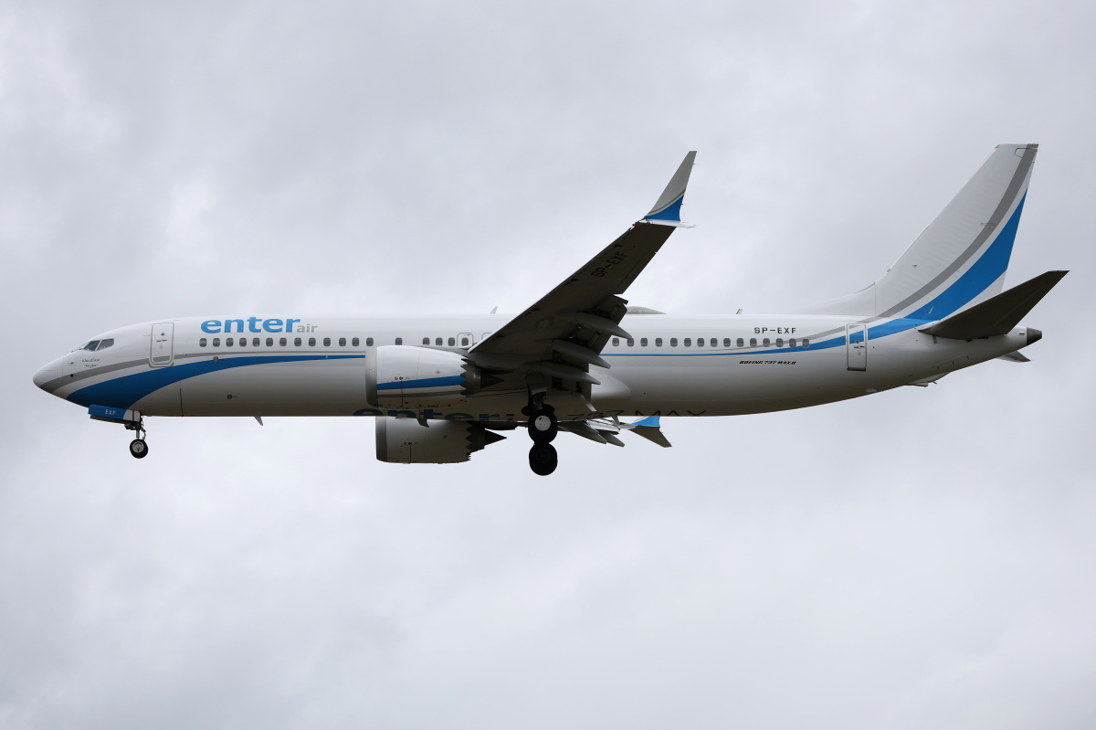 SP-EXF (naklejka Klaudiusz "Fryta") (Samoloty » Spotting na EPWA » Boeing 737-8 MAX » Enter Air)