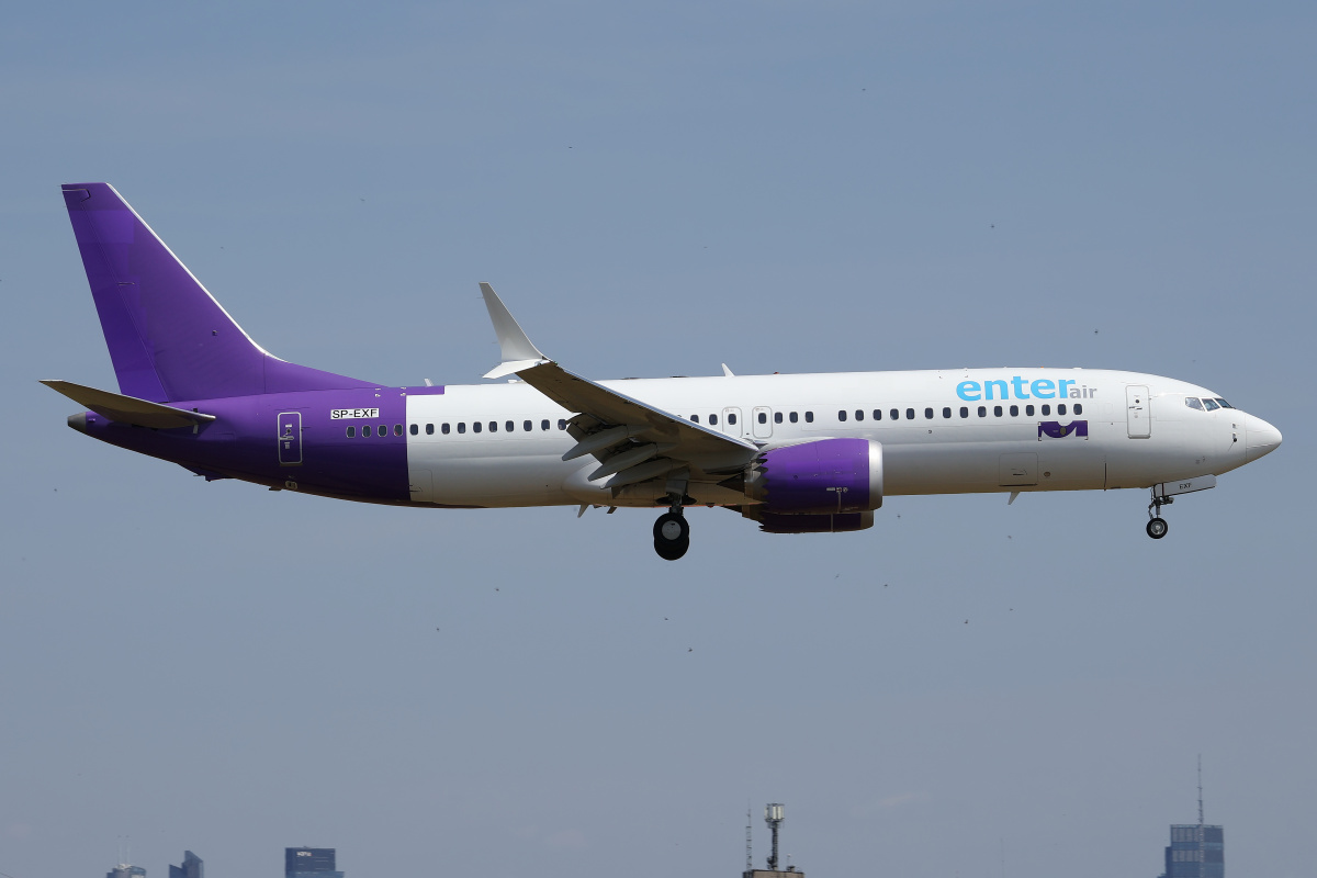 SP-EXF (częściowe malowanie Bonza) (Samoloty » Spotting na EPWA » Boeing 737-8 MAX » Enter Air)