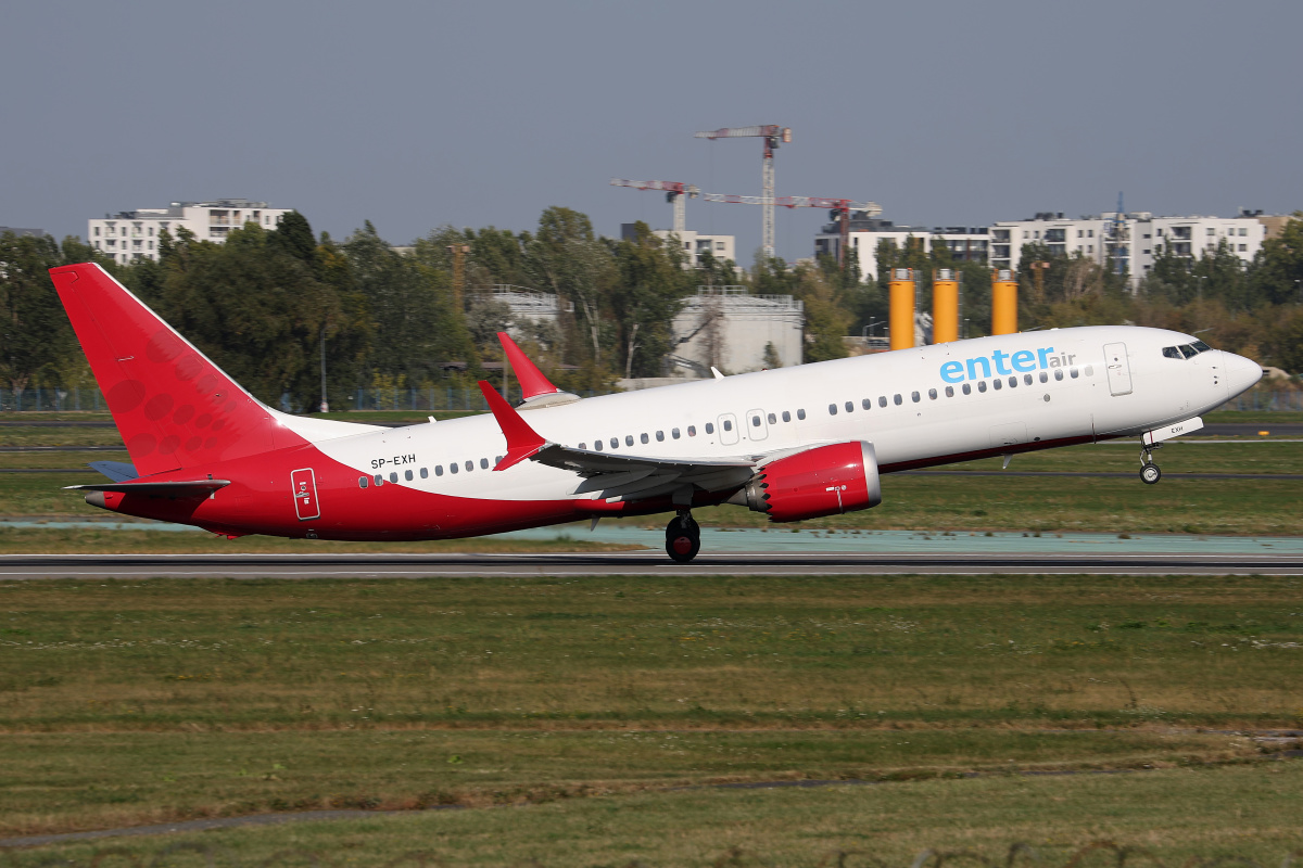 SP-EXH (częściowe malowanie SpiceJet) (Samoloty » Spotting na EPWA » Boeing 737-8 MAX » Enter Air)