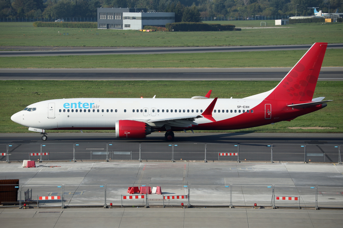 SP-EXH (częściowe malowanie SpiceJet) (Samoloty » Spotting na EPWA » Boeing 737-8 MAX » Enter Air)