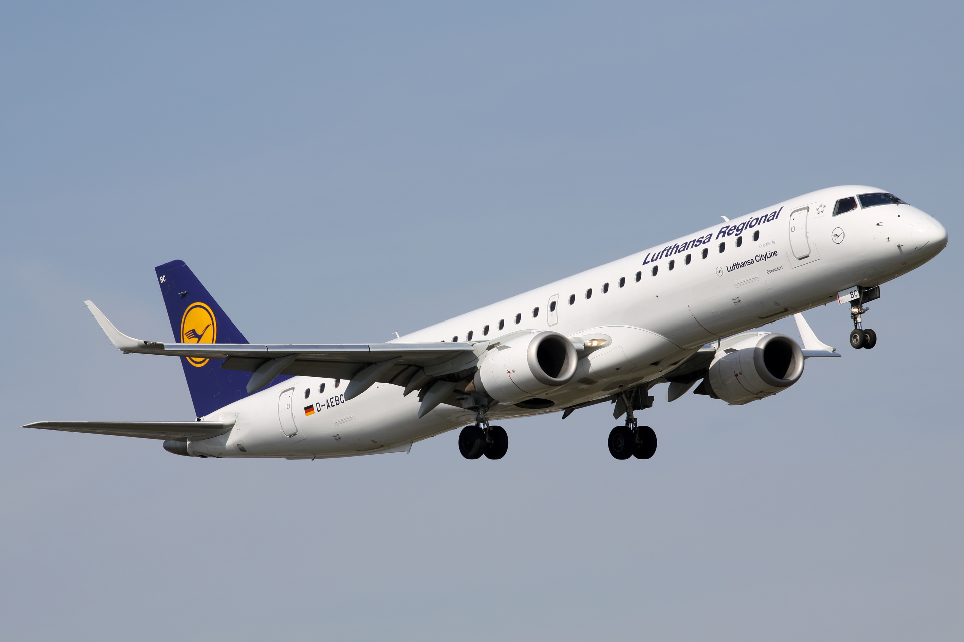 D-AEBC (Lufthansa CityLine) (Aircraft » EPWA Spotting » Embraer E195 » Lufthansa Regional)
