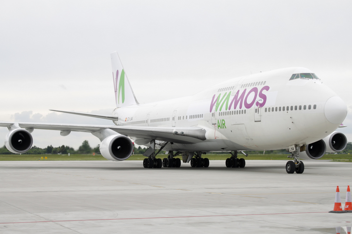 EC-LNA (Aircraft » EPWA Spotting » Boeing 747-400 » Wamos Air)